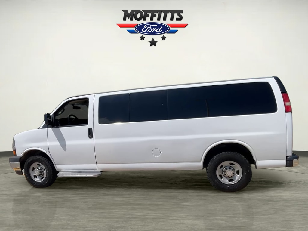 chevrolet express passenger 2017 1GAZGPFF4H1243557 image chevrolet express passenger 2017 1GAZGPFF4H1243557 image
